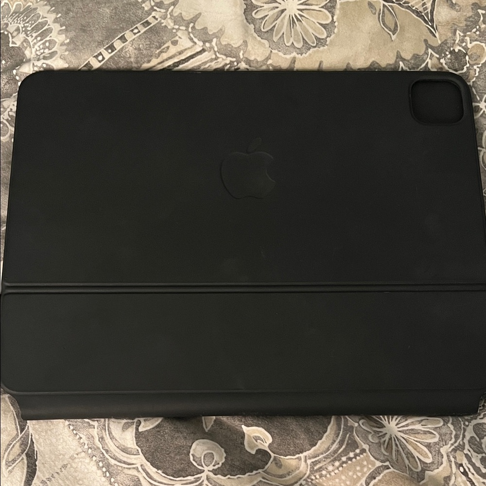 Apple Magic Keyboard Black Case with Integrated Touchpad - Picture 5 of 5